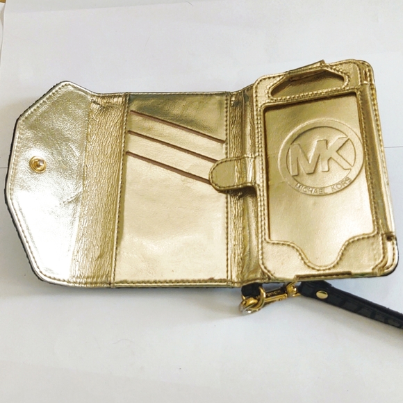 Designer Michael Kors Black Snakeskin Wristlet/Wallet - Picture 5 of 6